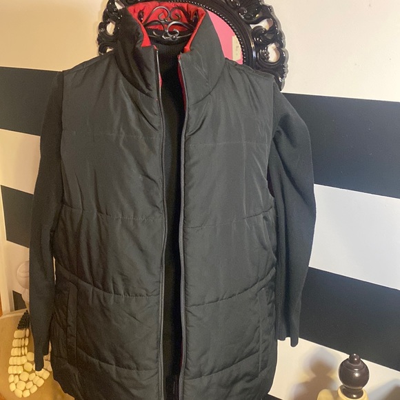 Vest - Picture 1 of 4